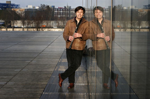 Discussion avec Yves Dormoy autour de  "Usage(s) du monde", ciné-concert qui sera joué à Bischheim le 13 novembre. Soirée en partenariat avec Jazz d'or et la Croisée des routes.